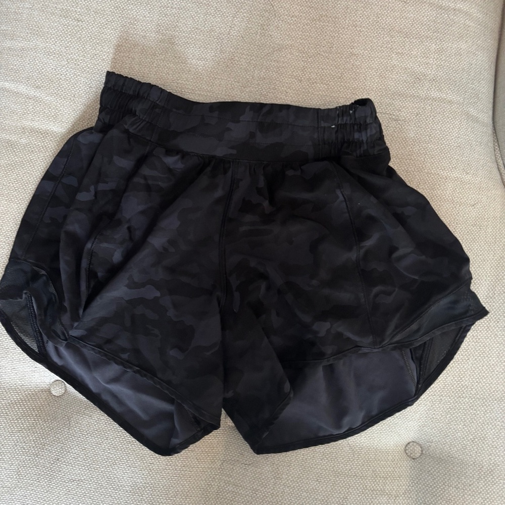Lululemon Multi Grey Camo Hotty Hot Short II Long 4” - Size 6